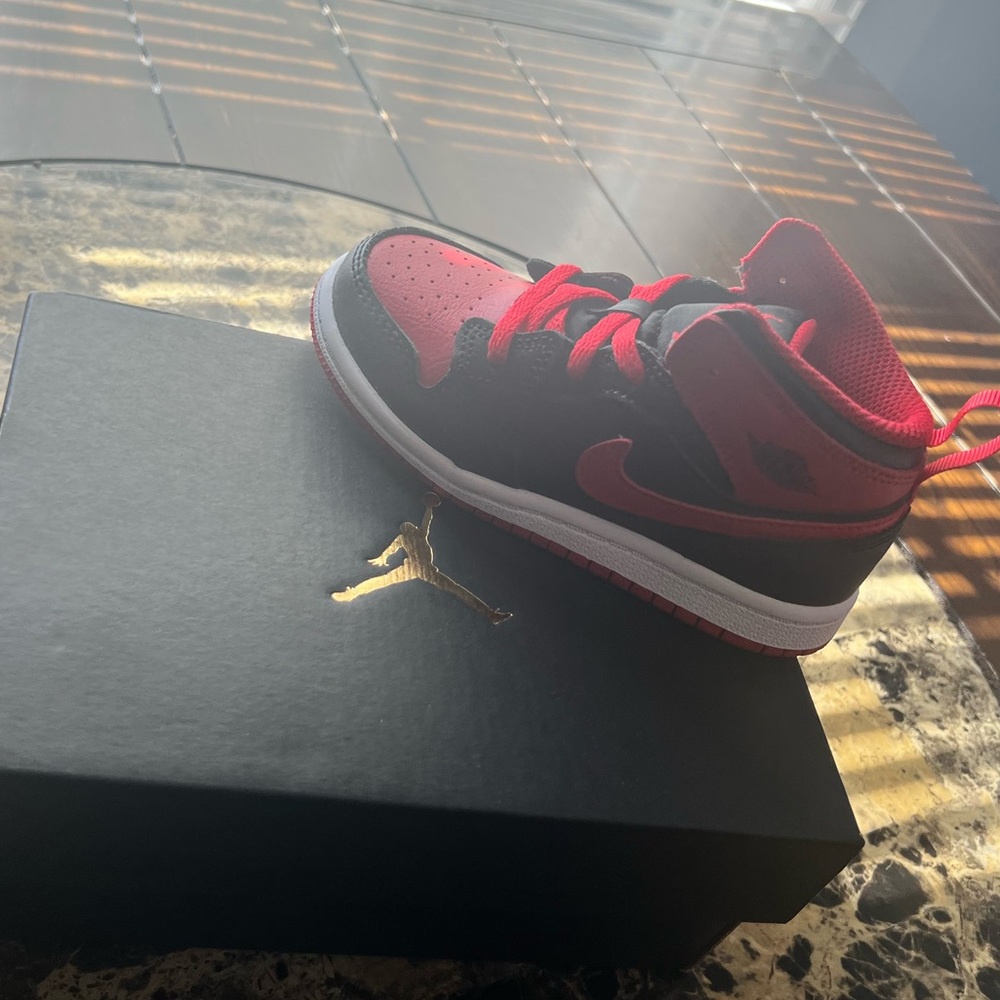 Jordan Retro Mid 1